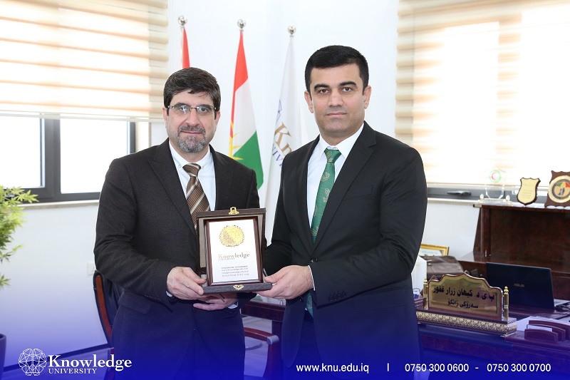 The President Of Knowledge University Gave An Honorary Award To Dr.Muath Sheet